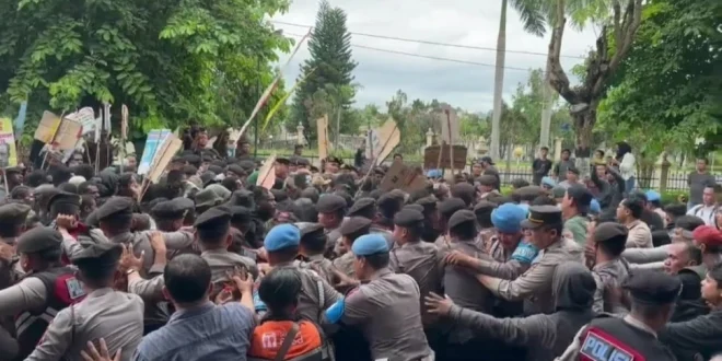 Demo Warga Timor Leste Paksa DPR Stop Gaji Pensiunan Pejabat