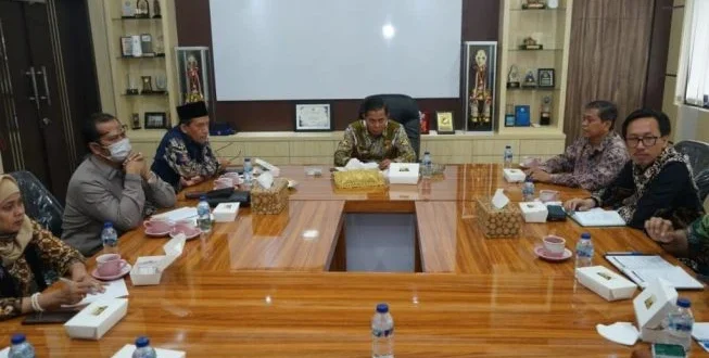 Pemkot Serang Tolak Wali Murid MBG di SDIT Al Izzah: Alasan & Dampak