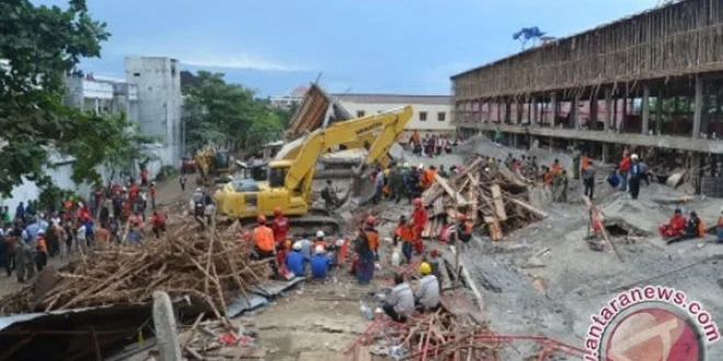 Ambruknya Ponpes: 58 Tewas, 6 Potongan Tubuh Dalam Identifikasi