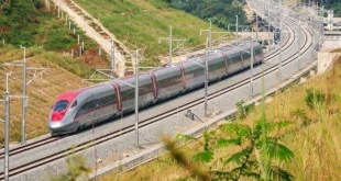 Analisis Pengalihan Utang Kereta Cepat Purbaya ke Danantara 2025