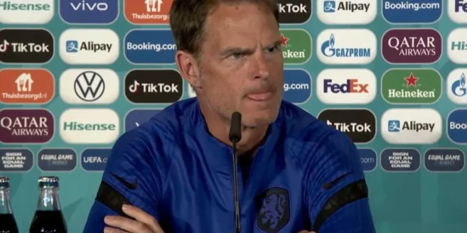 Arti Pelukan Simon ke Frank de Boer: Kode Timnas Indonesia?