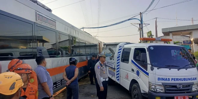 Kronologi Lengkap Kecelakaan KA Harina dan Truk Trailer Kaligawe