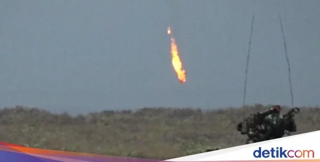 KSAD TNI Maruli Tembak Jatuh Drone Musuh dalam Latihan Artileri Udara