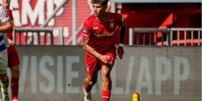 Mengapa FC Twente Tetap Andalkan Hilgers Meski Lini Pertahanan Rapuh?