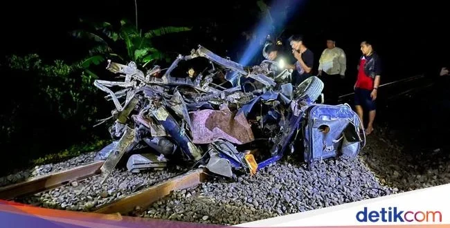 Mobil MBG Tertabrak Kereta di Purworejo, 2 Tewas Tragis