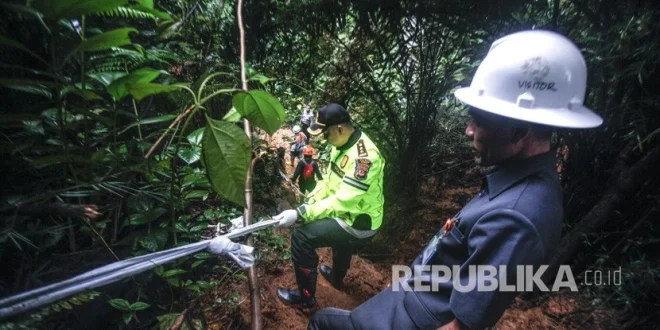 Operasi Gabungan Kemhut-TNI Sikat Tambang Emas Ilegal Gunung Salak