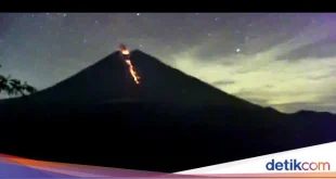 Gunung Semeru Muntahkan Lava Pijar 2,5 Km, Warga Diminta Waspada