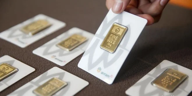 Harga Emas Antam Turun Rp2.000 Jadi Rp2.378.000/Gram, Dampak & Proyeksi