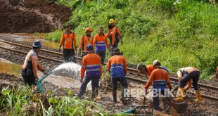 KAI Tinggikan Jalur Kereta Semarang Antisipasi Banjir 2025