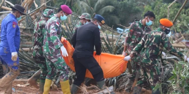 Longsor Cilacap: 21 Orang Hilang, Pencarian Tim SAR Intensif