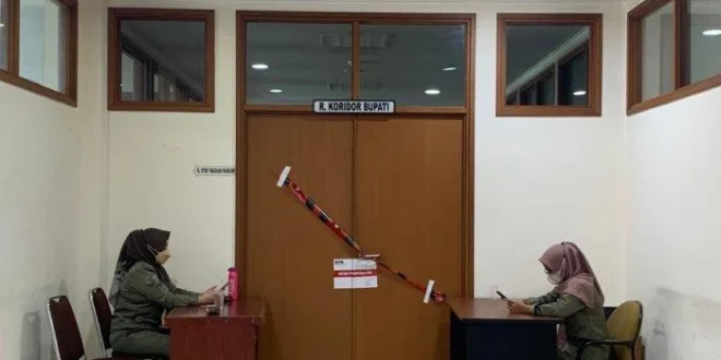 Penggeledahan KPK di Ruang Kerja Bupati Ponorogo Terbaru