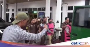 Polisi Tegaskan Tersangka Ledakan SMA 72 Tak Lepas Seragam & Bawa Senjata