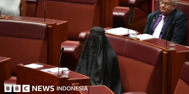 Sanksi Senator Pauline Hanson Gara-gara Burqa di Parlemen Australia