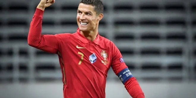 Cristiano Ronaldo Minum Cara Aneh, Ini Manfaatnya bagi Atlet