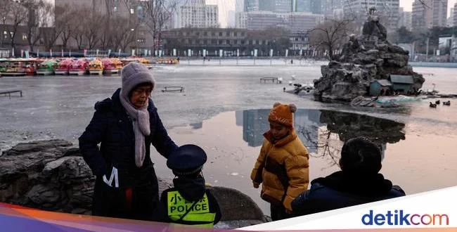 Dampak Kenaikan Pajak Kondom di China pada Angka Kelahiran