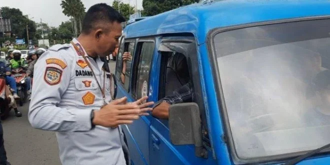 Dedi Mulyadi Hentikan Operasi Angkot Puncak saat Nataru 2024