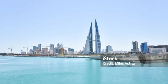 Klarifikasi Hoaks Atlet Wingsuit Terbang di Menara Kembar WTC Bahrain