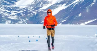 Pelari Antartika Sukses Lari Terbalik 1 Mil dalam Cuaca Ekstrem