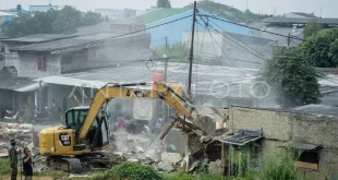 Pembongkaran Bangunan Liar TPU Kober: Tindakan Tegas Pemkot Jaktim