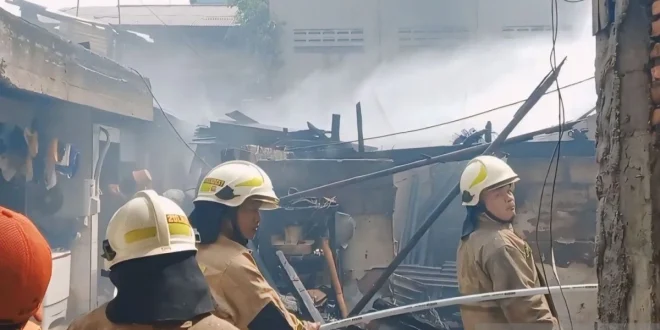 Penampakan Kebakaran Hebat di Interior Apartemen Hong Kong
