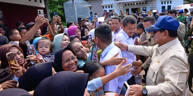 Prabowo Subianto Kunjungi Posko Pengungsi Agam untuk Penanganan Darurat