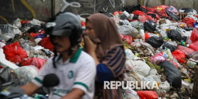 Solusi Atasi Sampah Menumpuk Ciputat oleh Wali Kota Tangsel