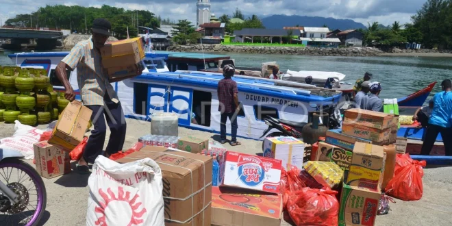 Warga Aceh Utara Relakan Jalan Kaki Ambil Sembako & Bantuan Medis