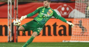 Maarten Paes ke Ajax: Ancaman Serius bagi Kiper Liverpool 2025