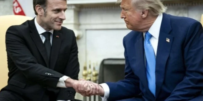 Mengapa Macron Pakai Kacamata Hitam Saat Pidato di Davos?